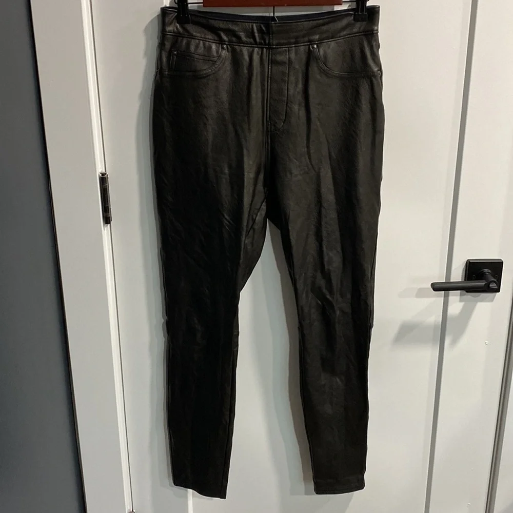 Spanx Leather Like Ankle Pant Black EUC